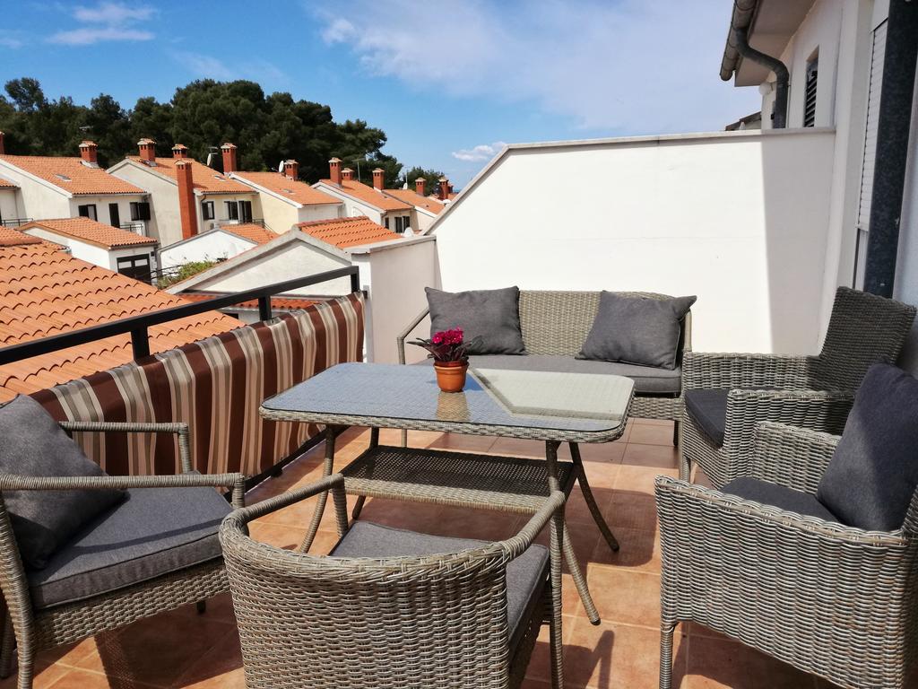 Apartments Radmila Porec Bagian luar foto