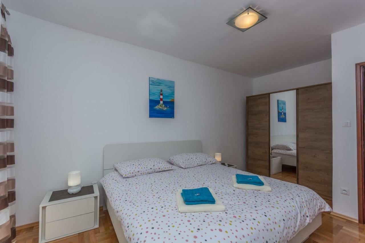 Apartments Radmila Porec Bagian luar foto
