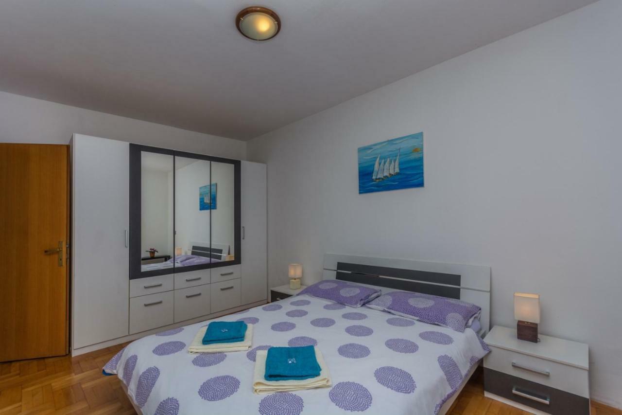 Apartments Radmila Porec Bagian luar foto