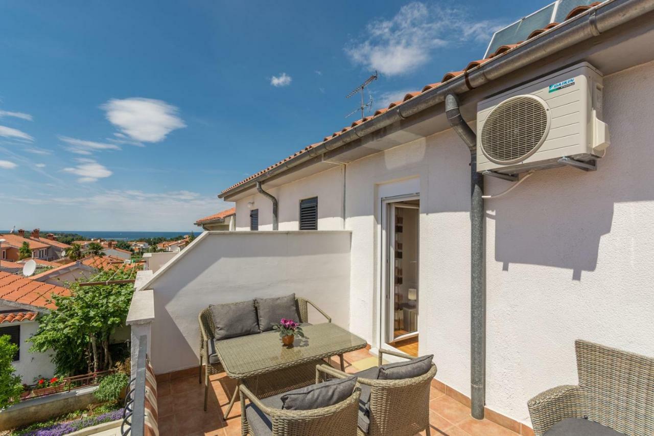 Apartments Radmila Porec Bagian luar foto